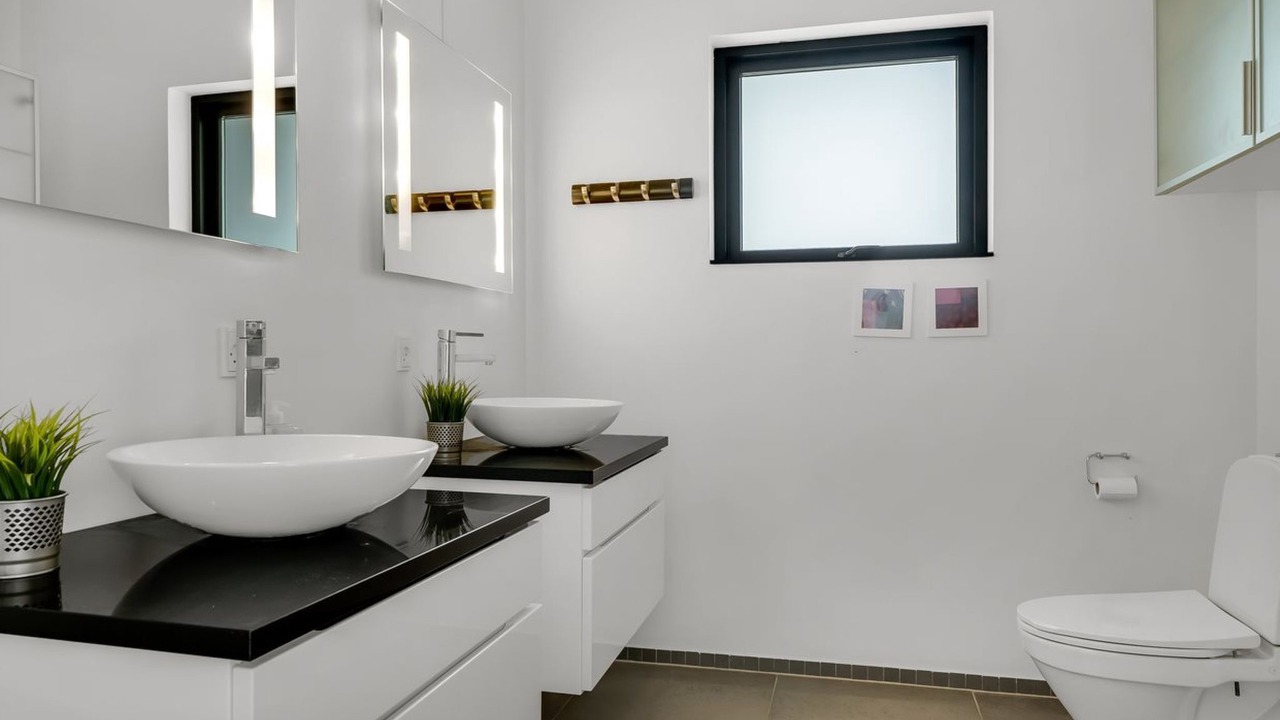 Photo of Bathroom in Hou