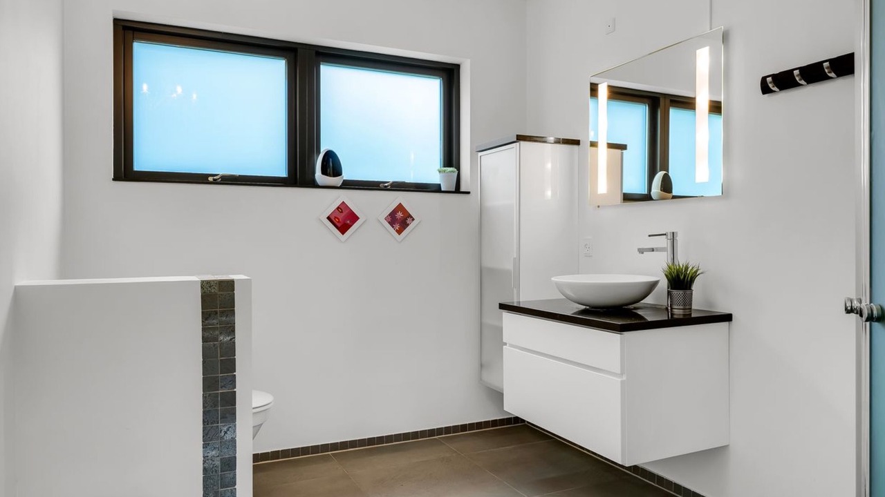 Photo of Bathroom in Hou