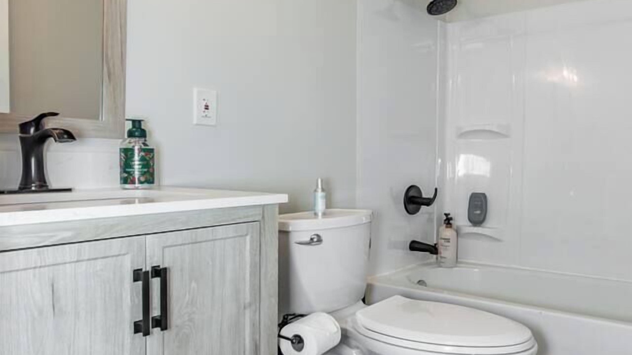 Photo of Bathroom in Mentor Headlands