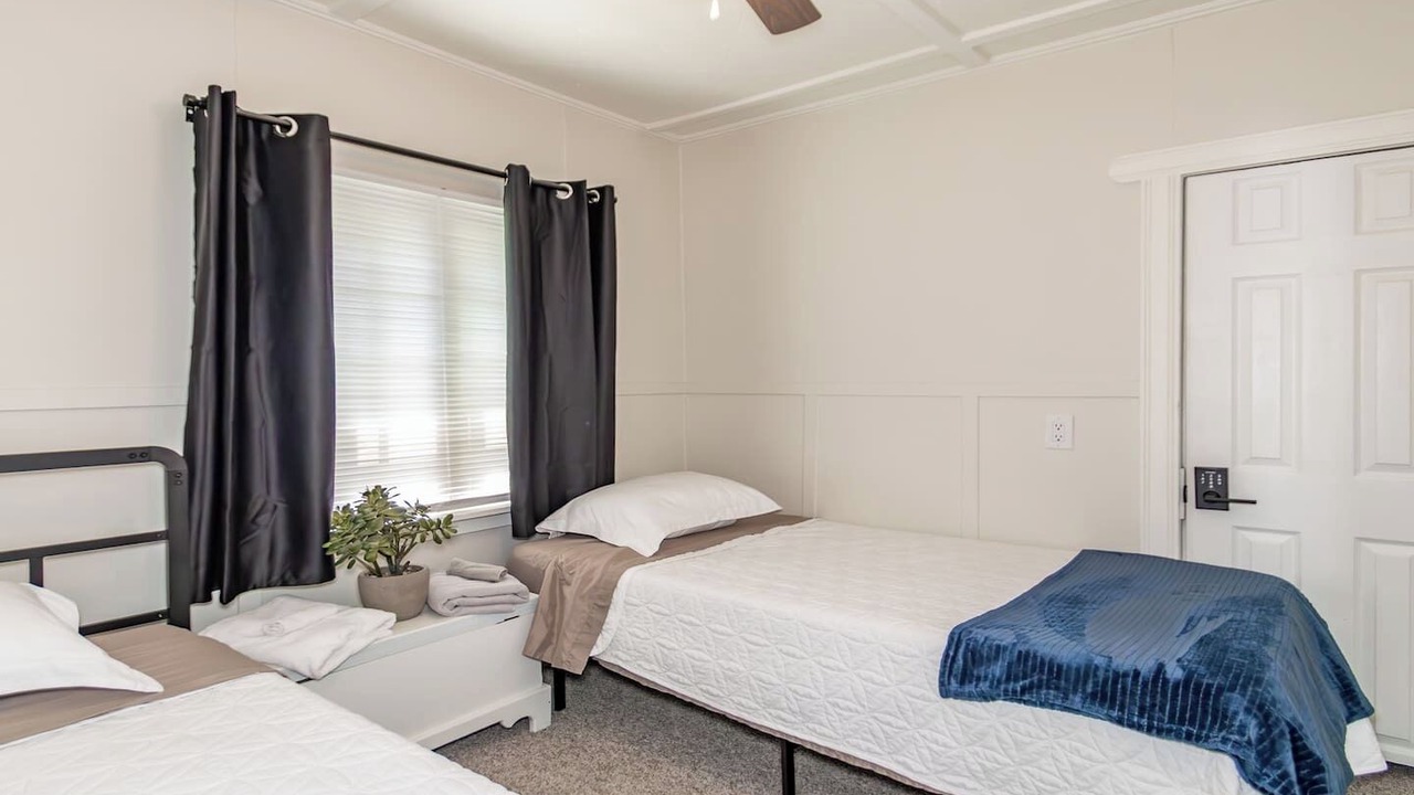 Photo of Bedroom in Mentor Headlands