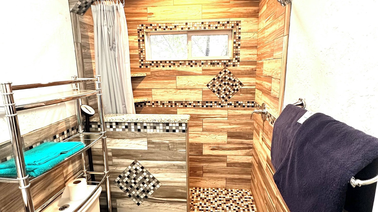 Photo of Bathroom in Borger