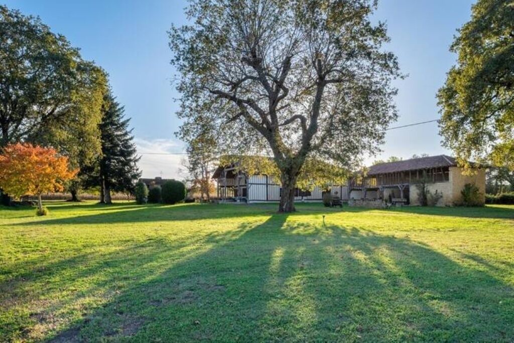 Photo of Outdoor in Lacquy