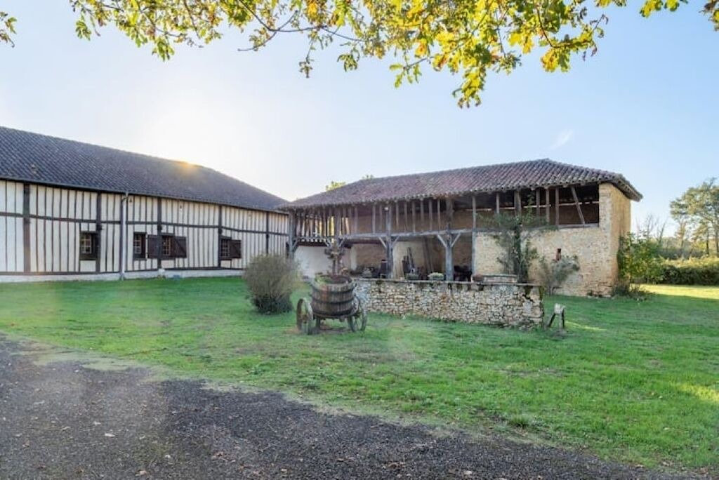 Photo of Outdoor in Lacquy