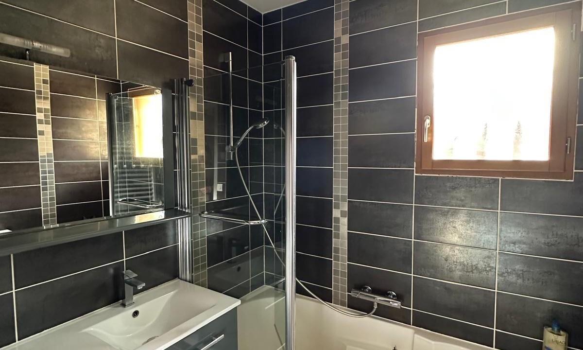 Photo of Bathroom in Tencin