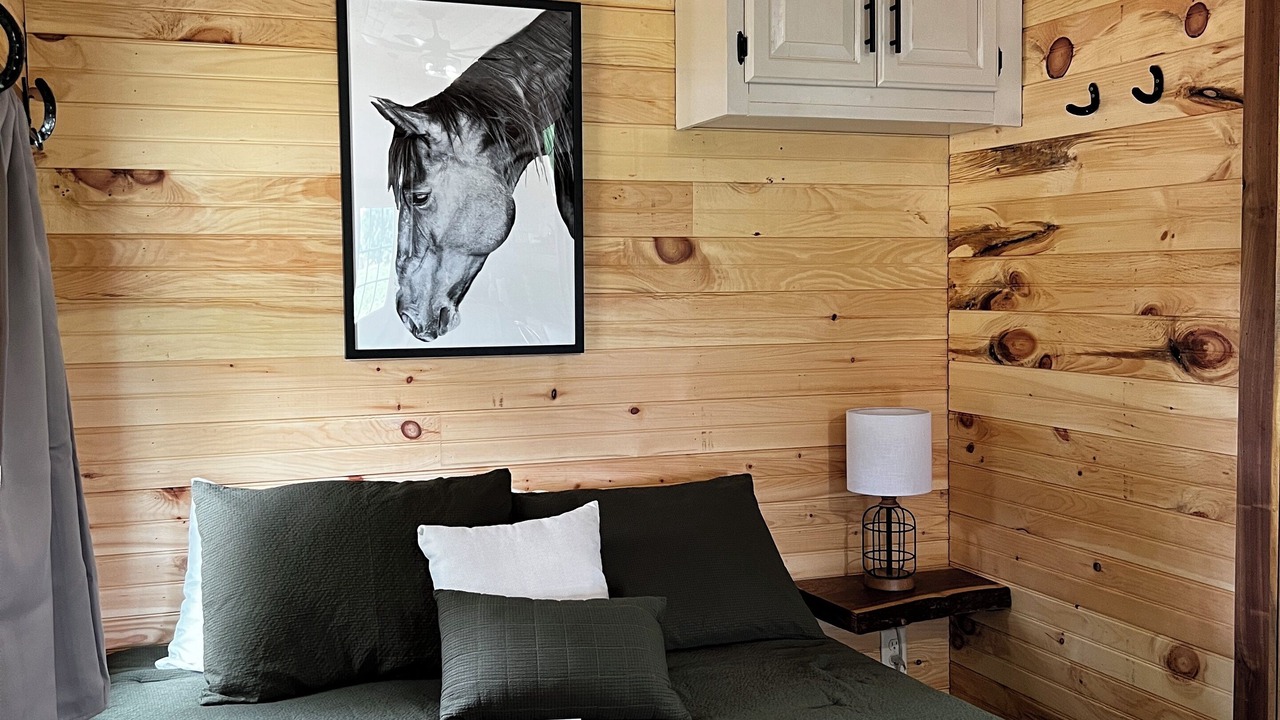 Photo of Bedroom in Barton County