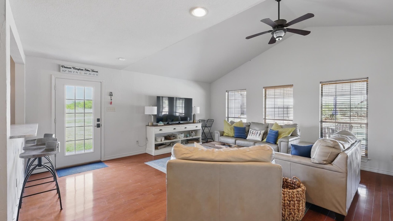 Photo of Livingroom in Thurber