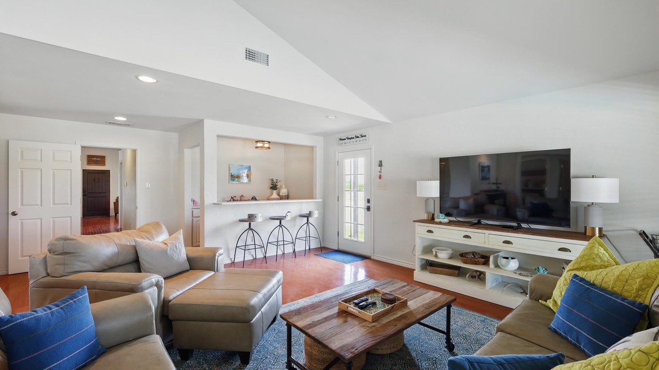 Photo of Livingroom in Thurber