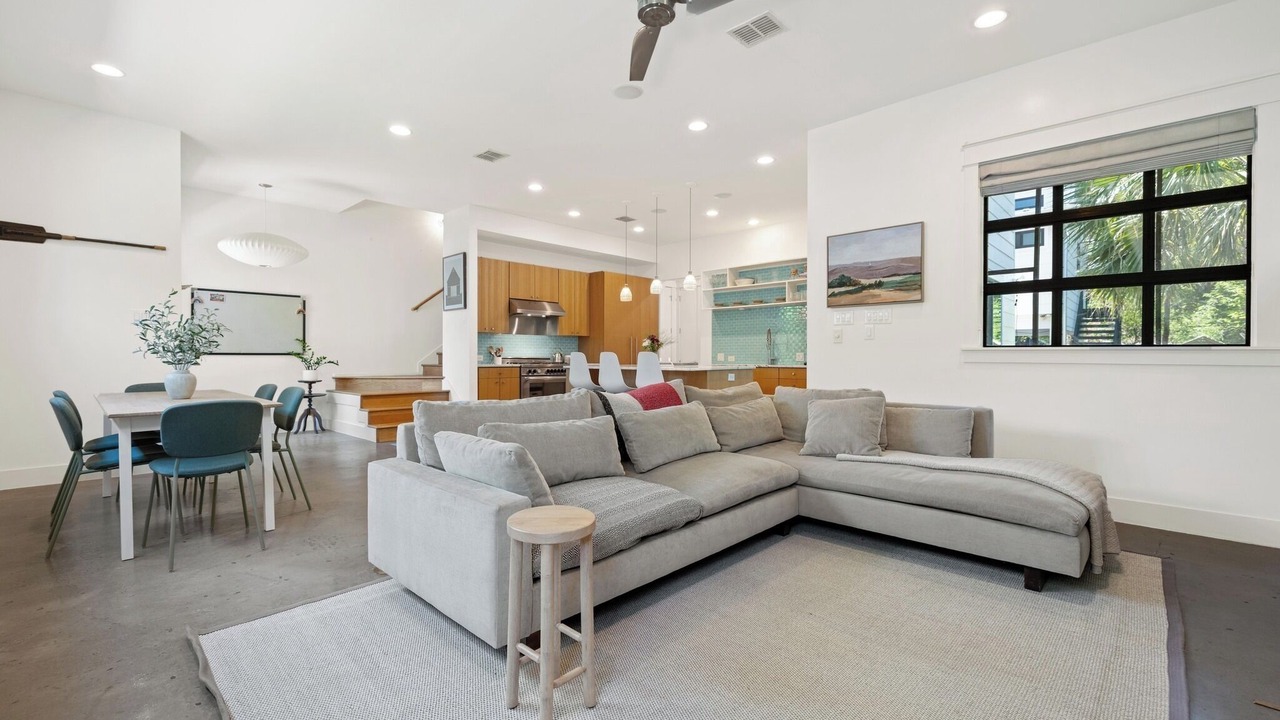 Photo of Livingroom in Blackshear-Prospect Hill