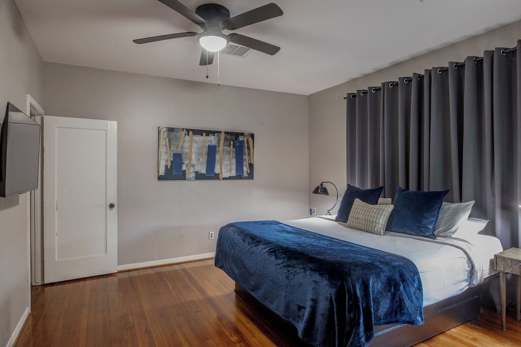 Photo of Bedroom in Neartown