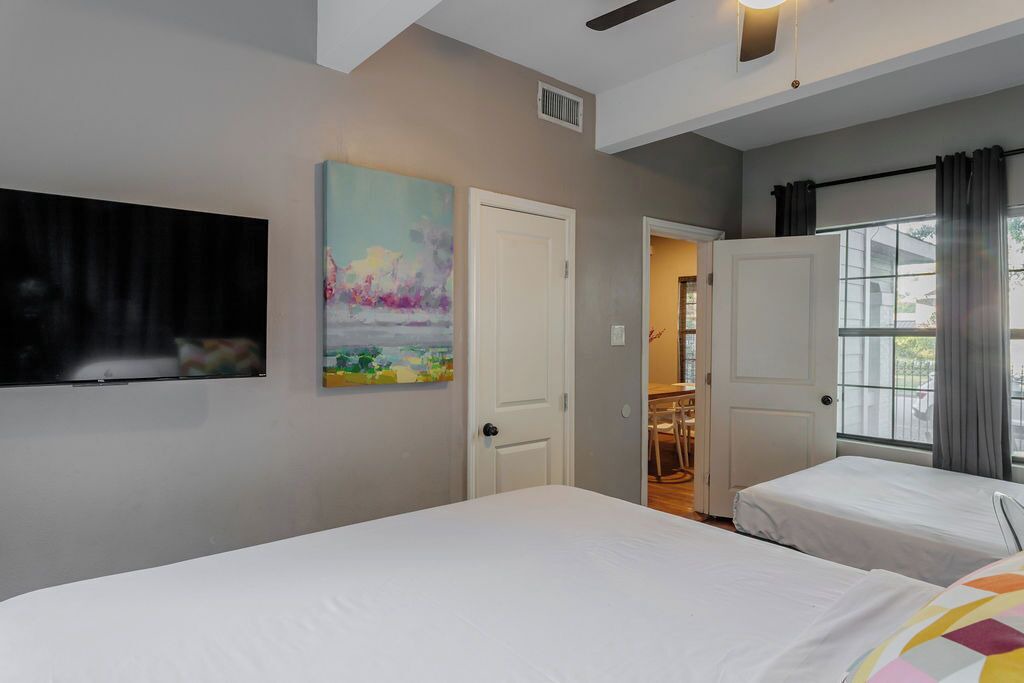 Photo of Bedroom in Neartown