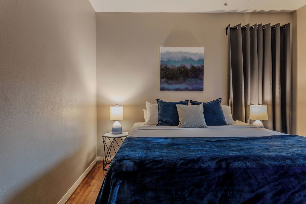Photo of Bedroom in Neartown