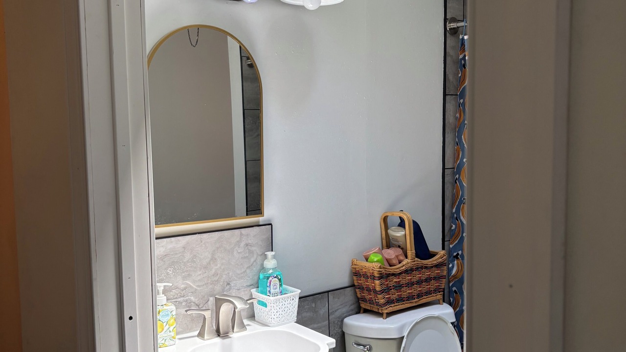 Photo of Bathroom in Foxcroft Square