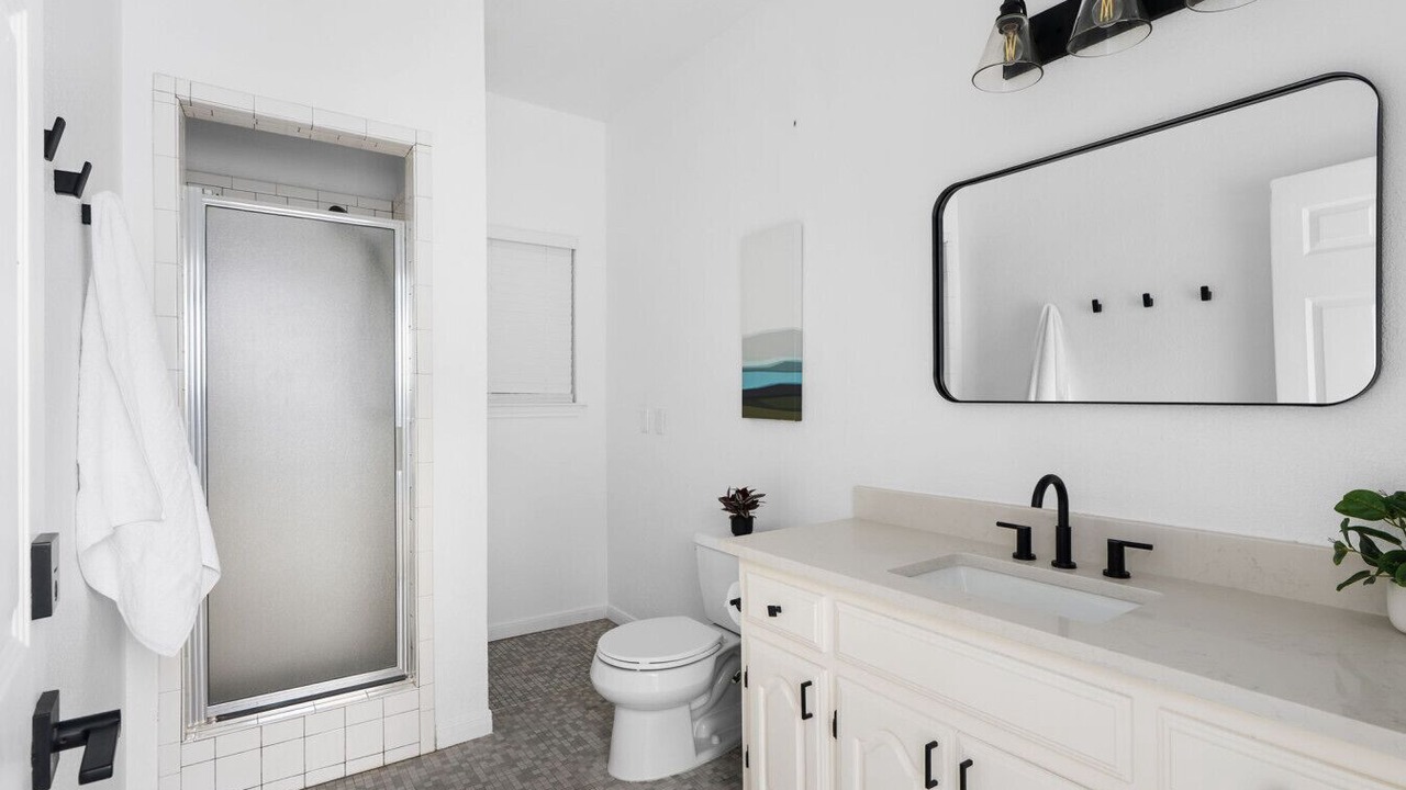 Photo of Bathroom in Glenlake
