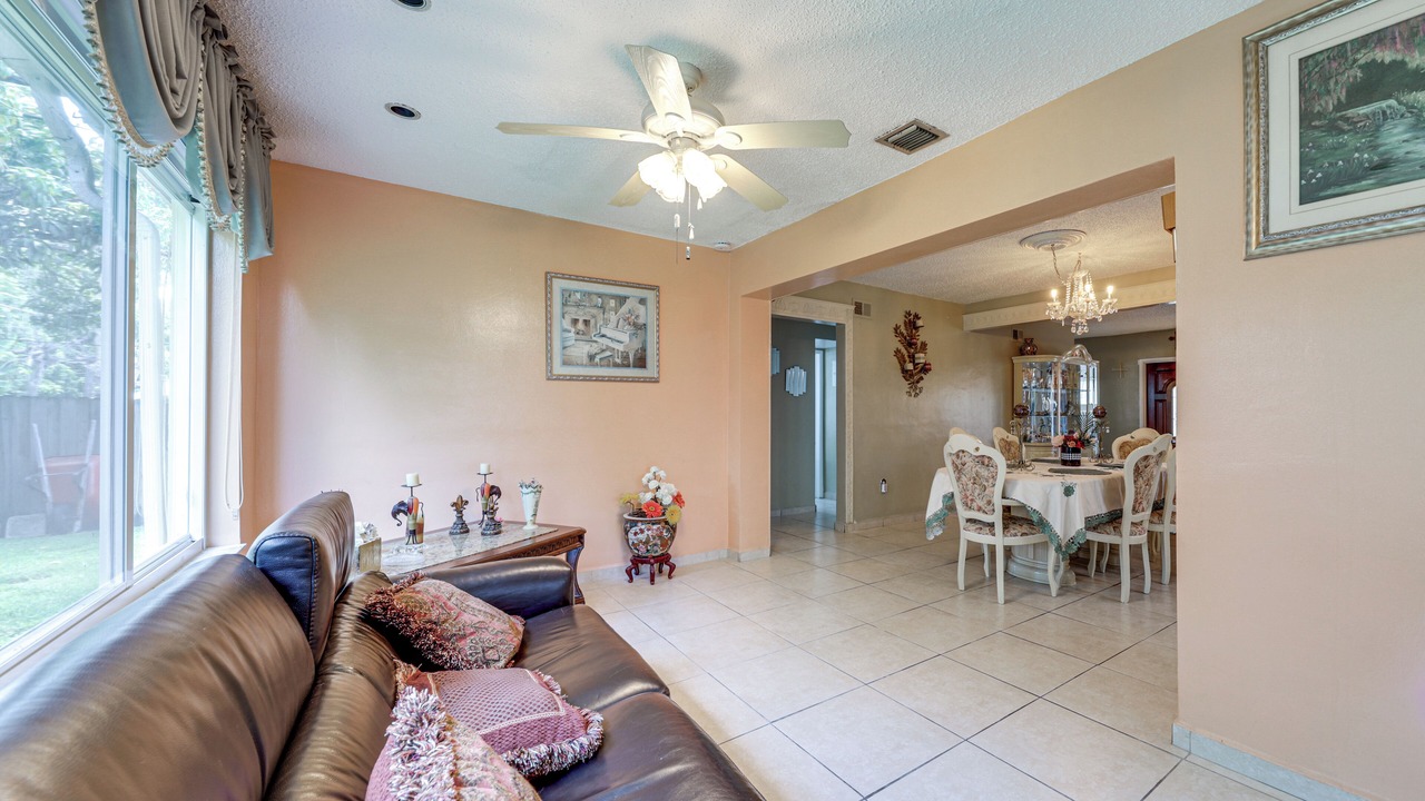 Photo of Livingroom in Miramar