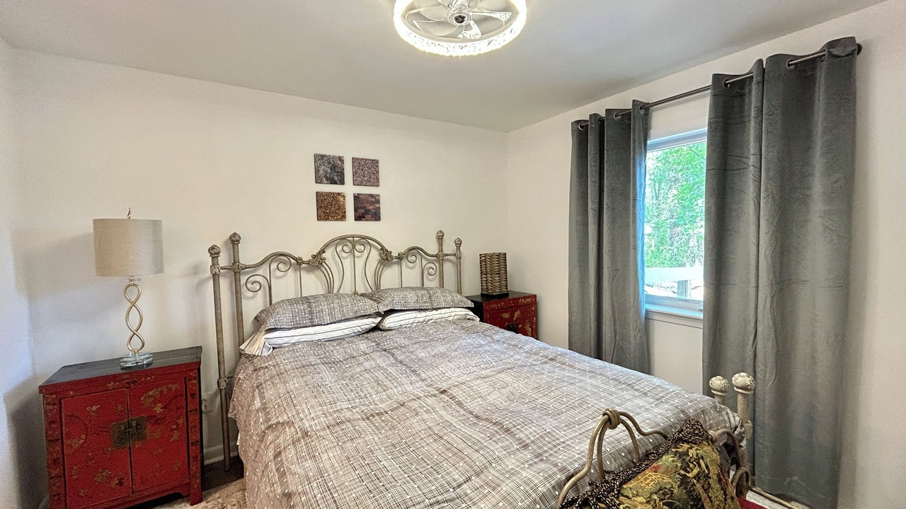 Photo of Bedroom in Fry's Spring