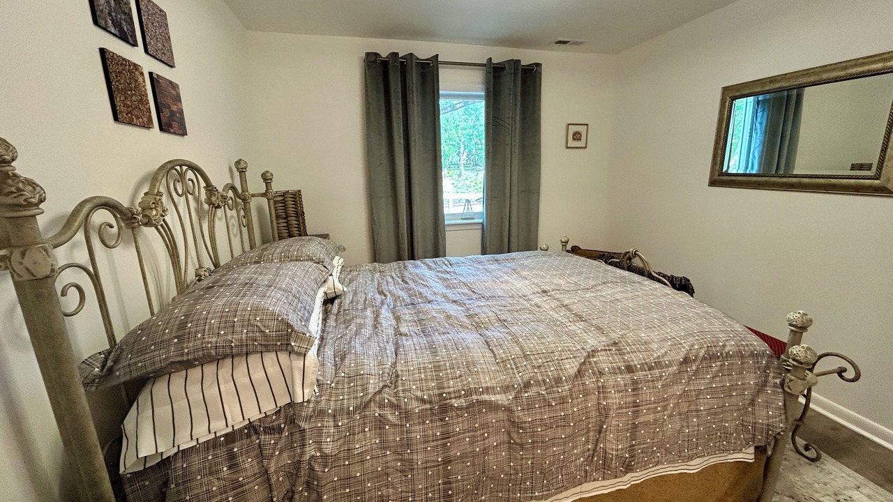 Photo of Bedroom in Fry's Spring