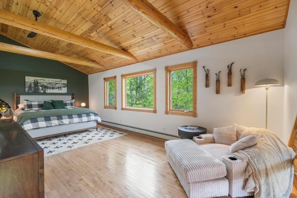 Photo of Bedroom in Alanson