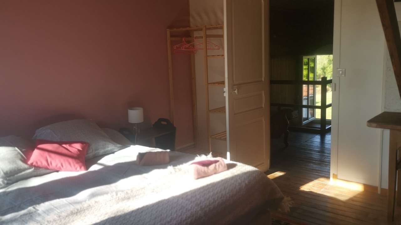 Photo of Bedroom in Coucy-le-Chateau-Auffrique