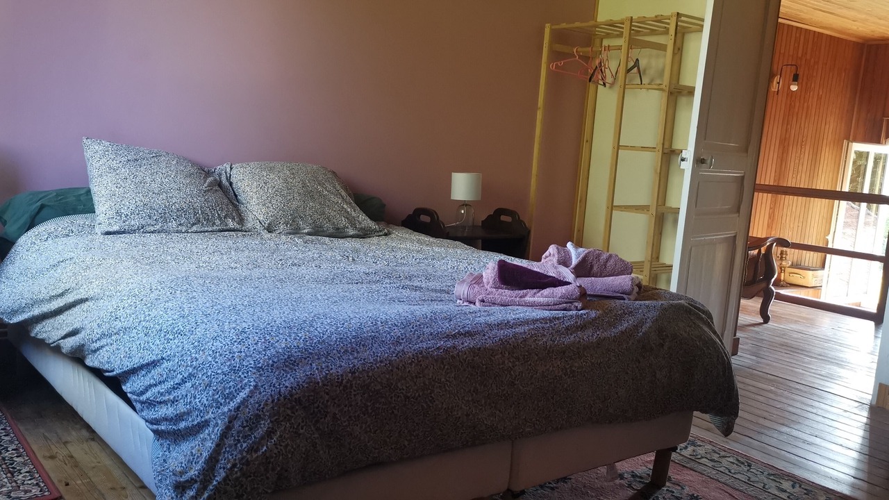 Photo of Bedroom in Coucy-le-Chateau-Auffrique