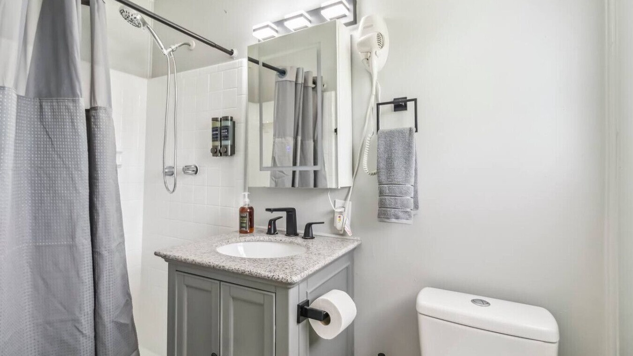 Photo of Bathroom in Lawrenceville