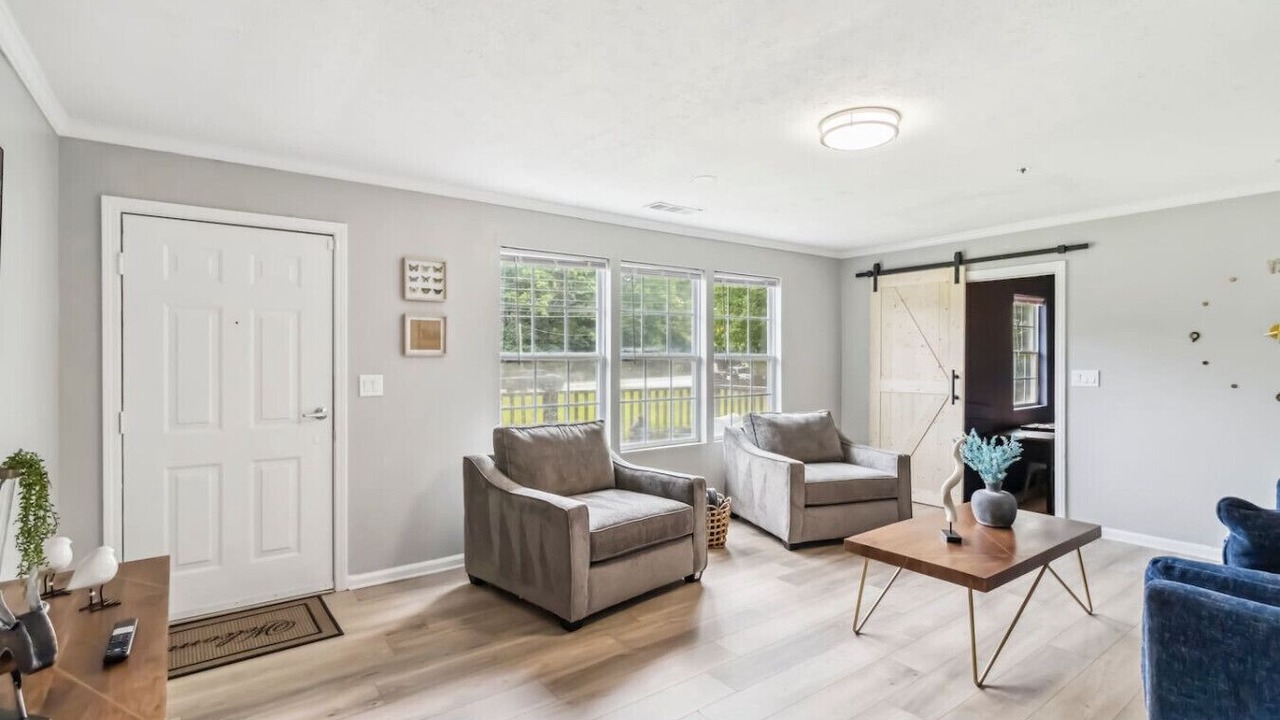 Photo of Livingroom in Lawrenceville