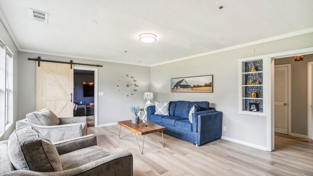Photo of Livingroom in Lawrenceville