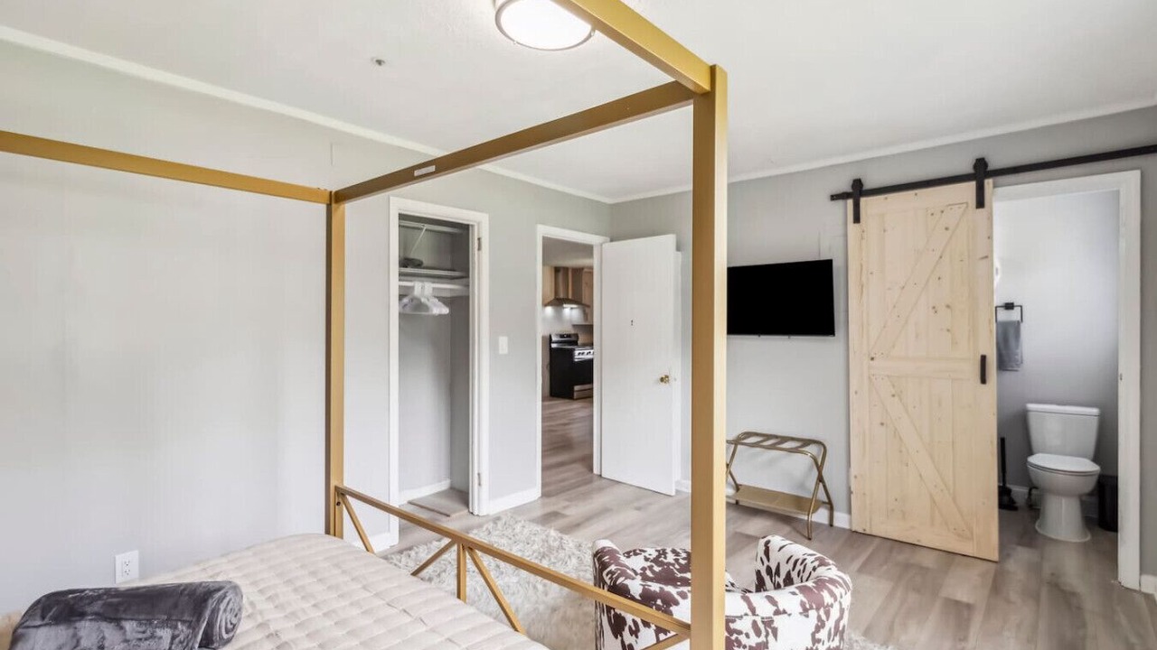 Photo of Bedroom in Lawrenceville
