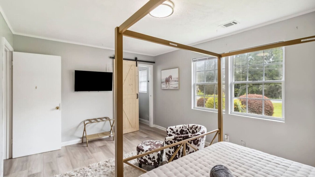 Photo of Bedroom in Lawrenceville