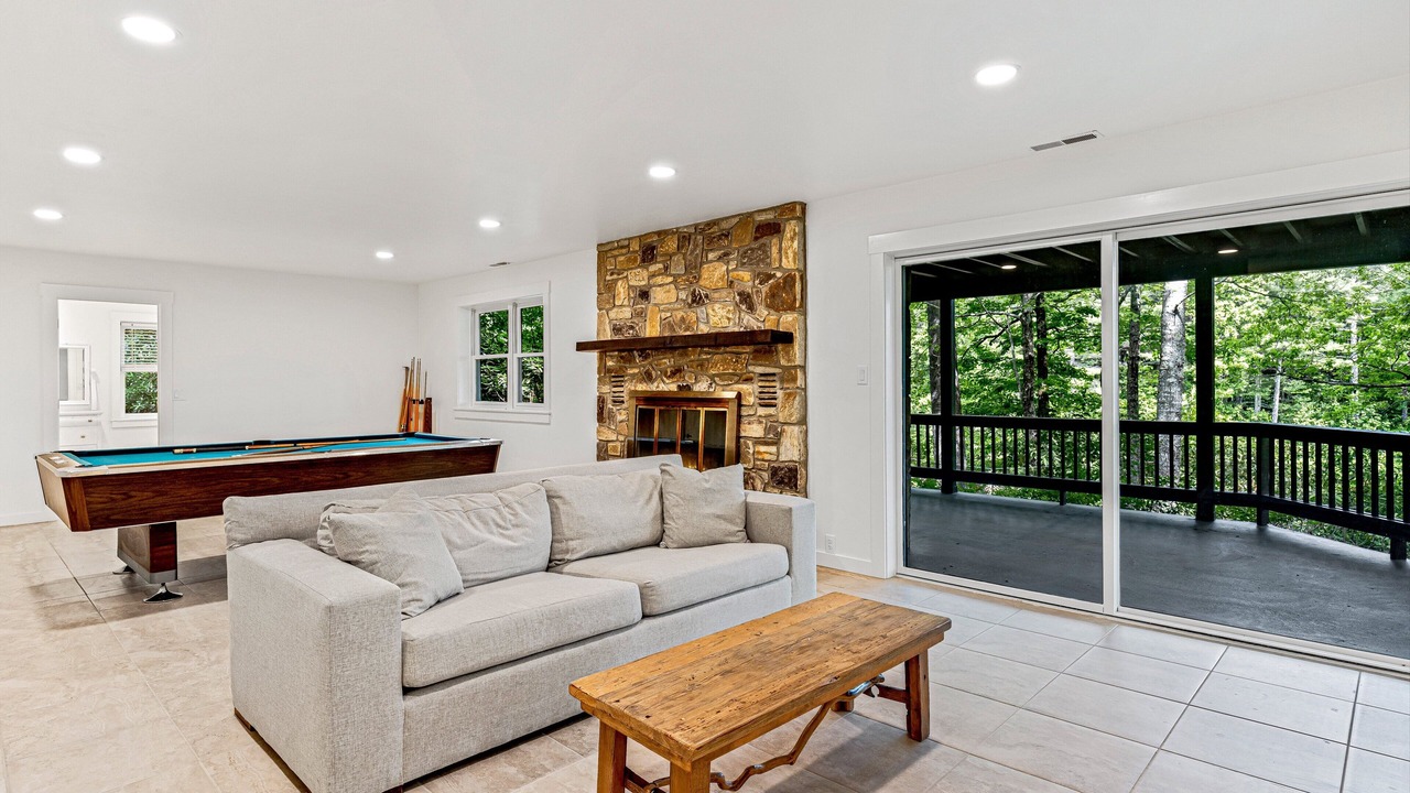Photo of Livingroom in Lake Toxaway