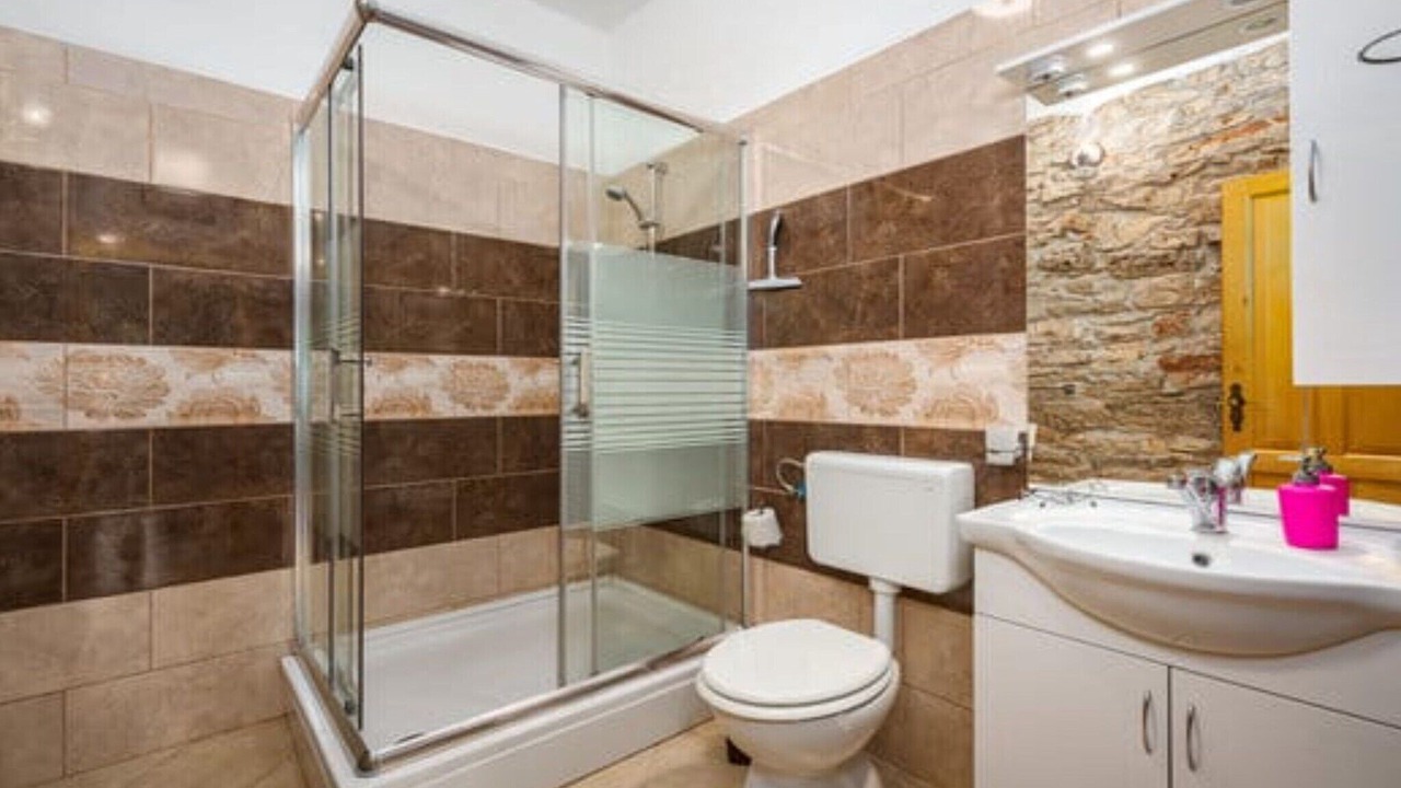 Photo of Bathroom in Gajana