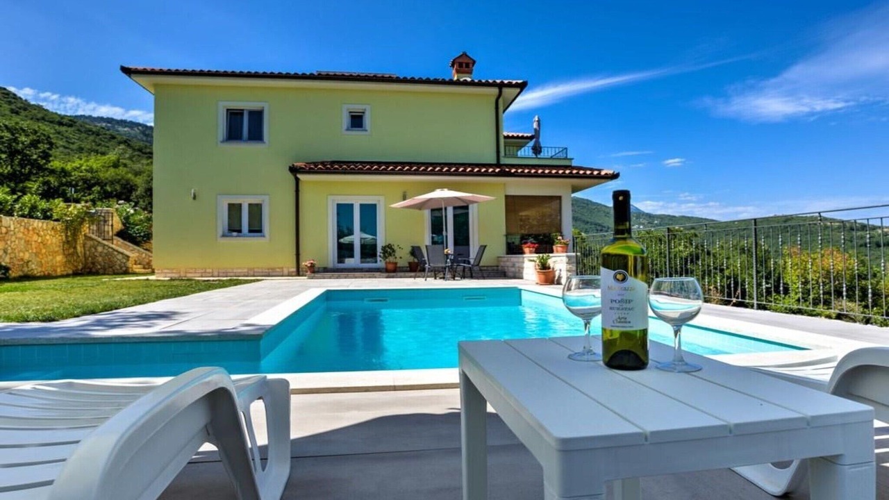 Photo of Outdoor in Brsec