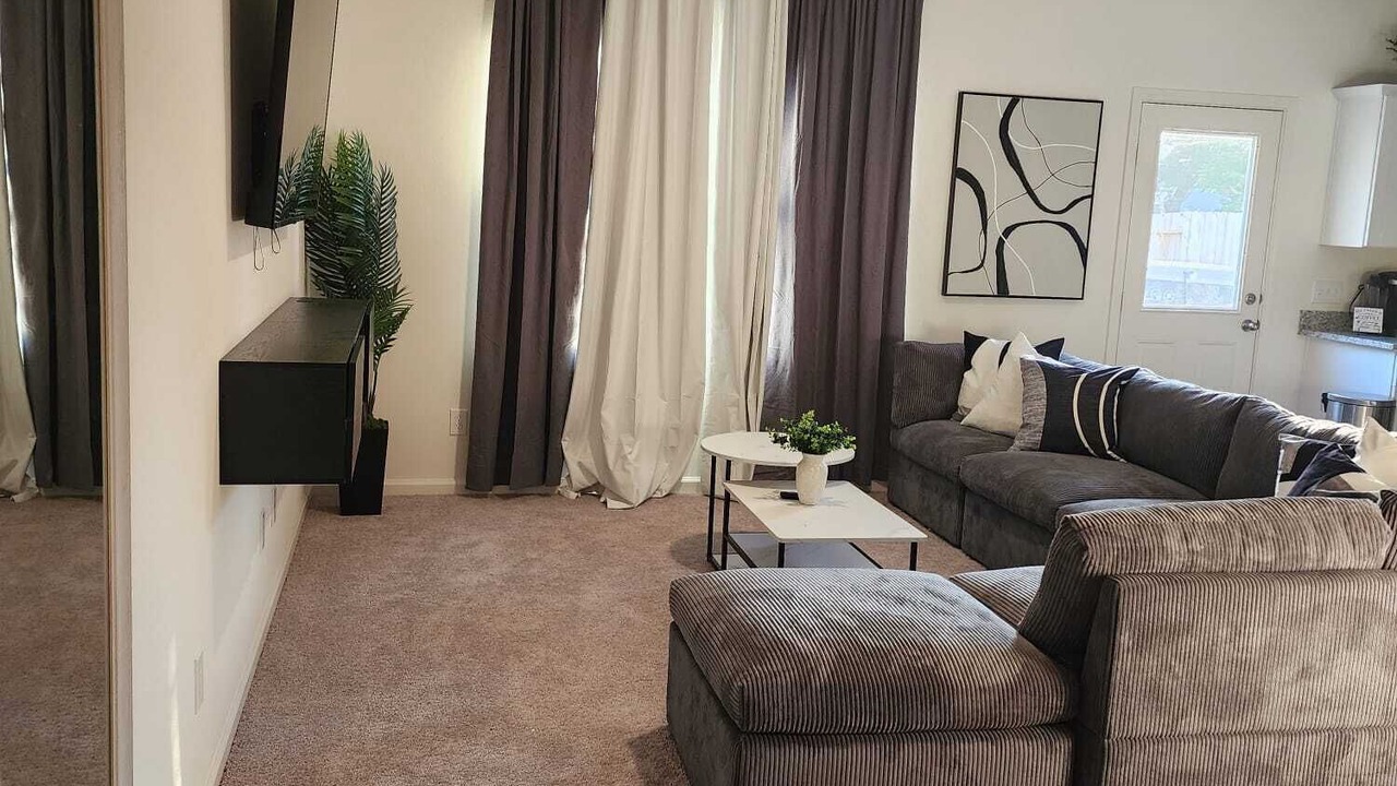 Photo of Livingroom in Northside