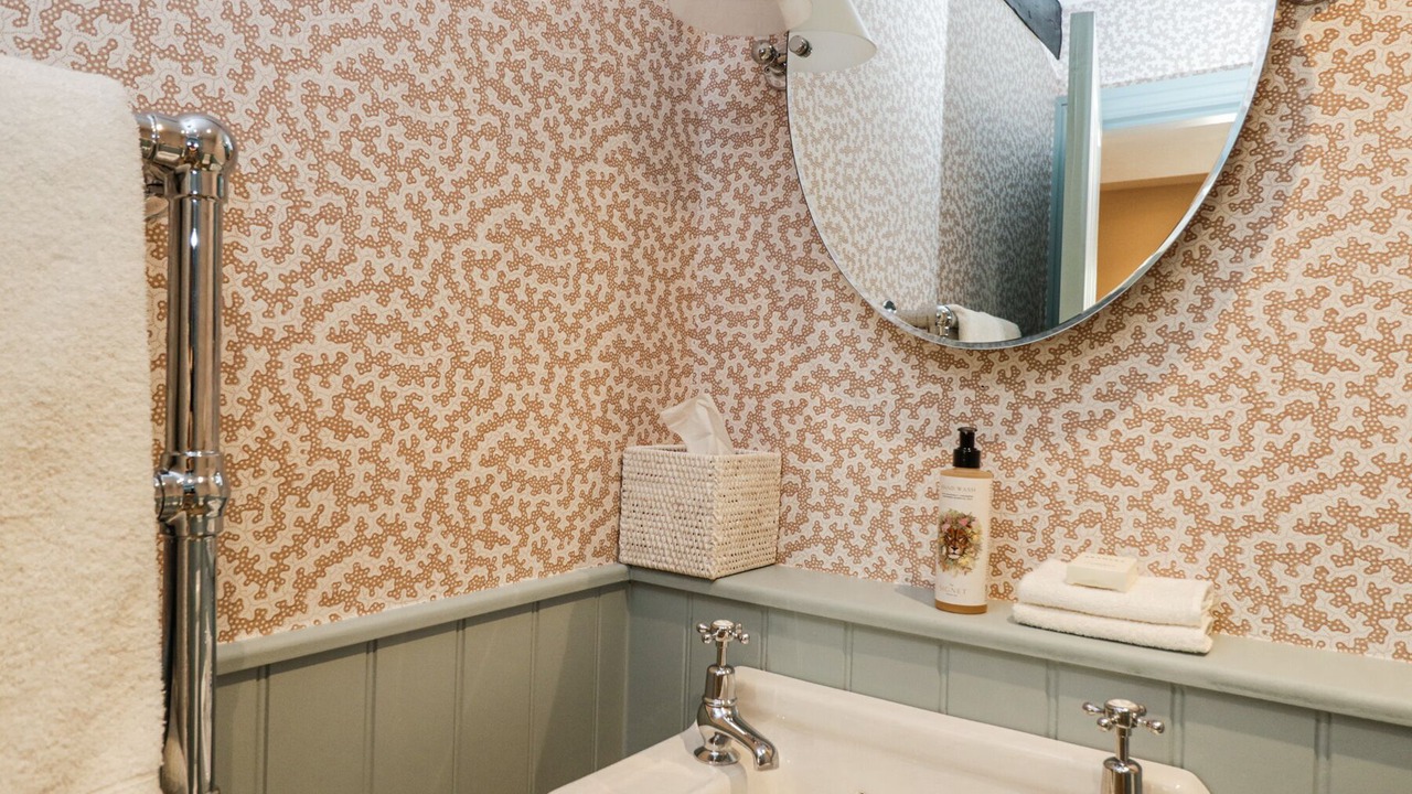 Photo of Bathroom in Elcot