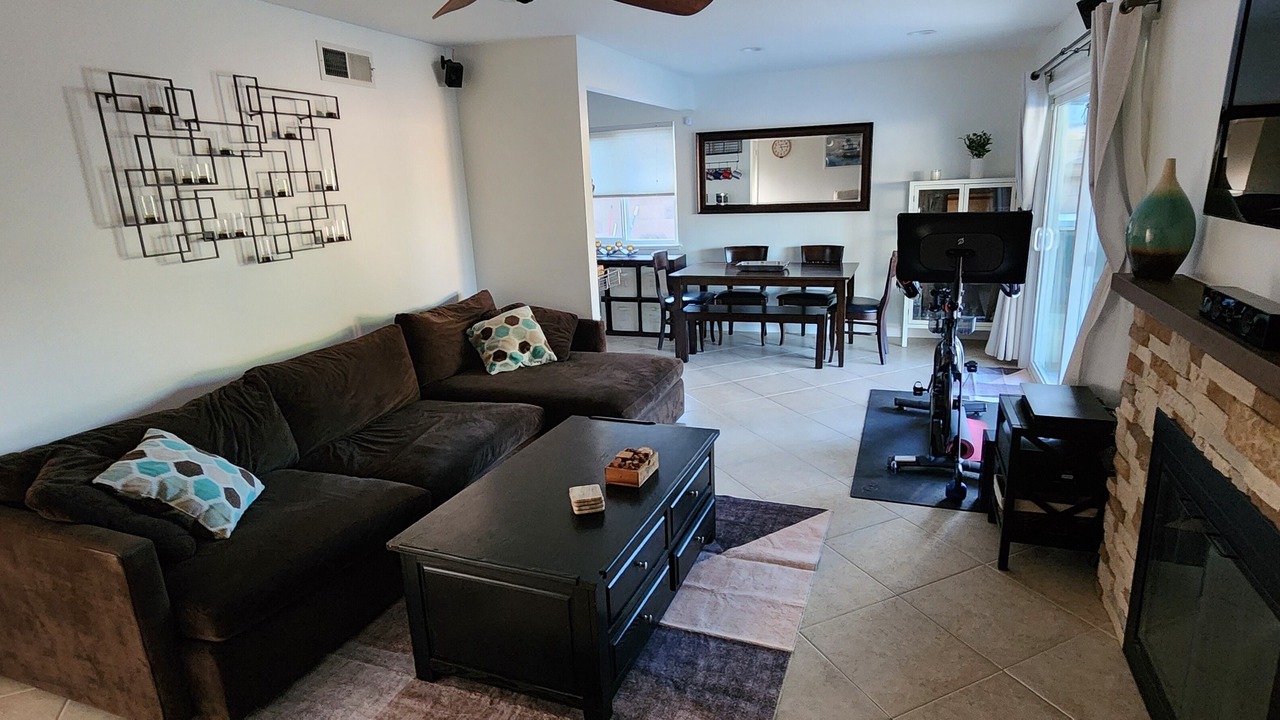 Photo of Livingroom in Canoga Park