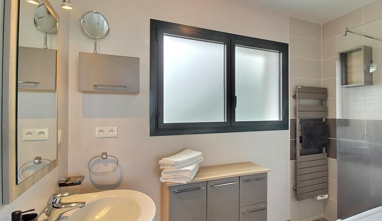 Photo of Bathroom in Trelevern