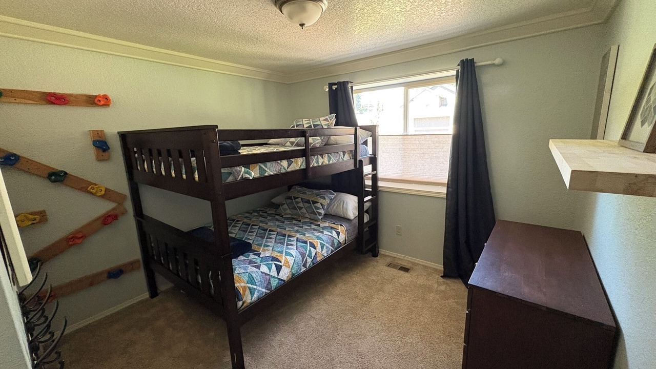 Photo of Bedroom in Sandy