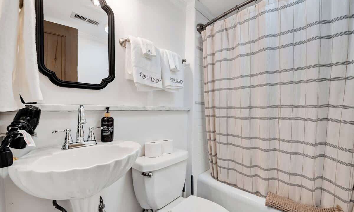 Photo of Bathroom in Lookout Mountain