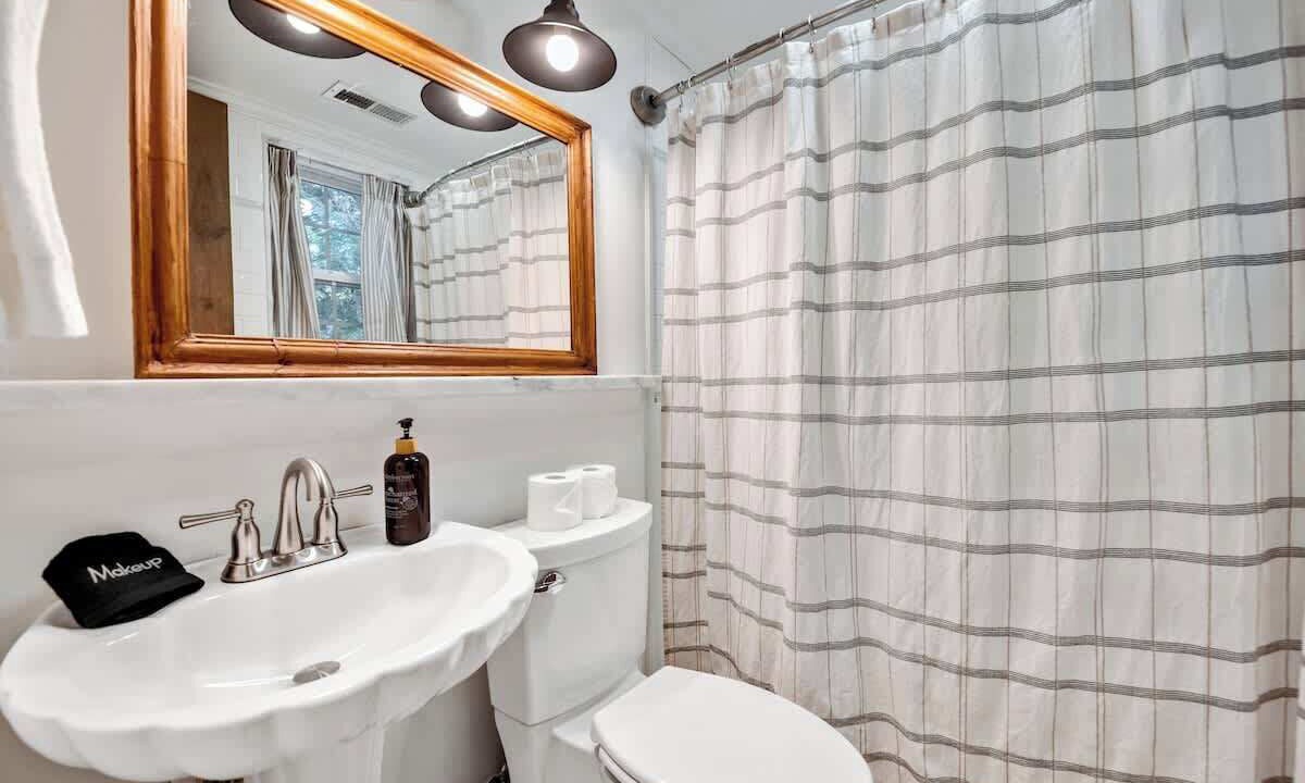 Photo of Bathroom in Lookout Mountain