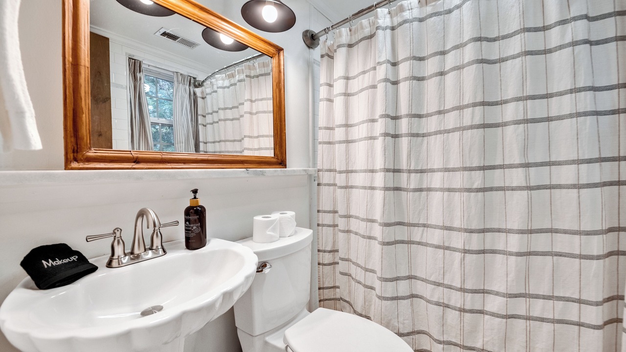 Photo of Bathroom in Lookout Mountain