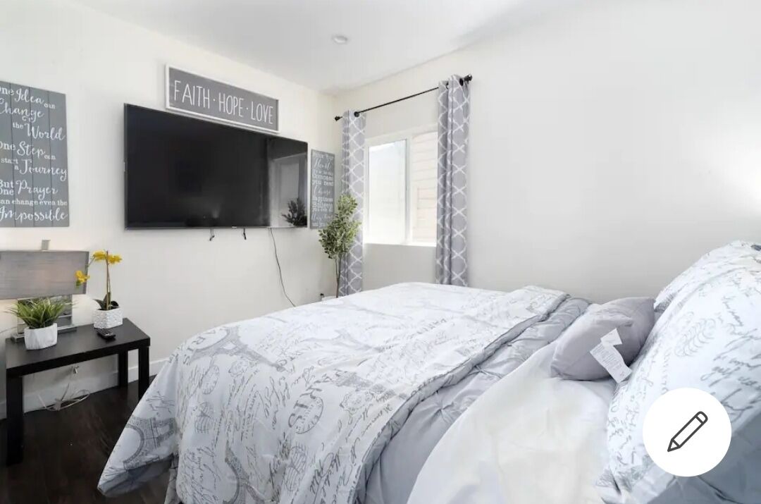 Photo of Bedroom in Oakland