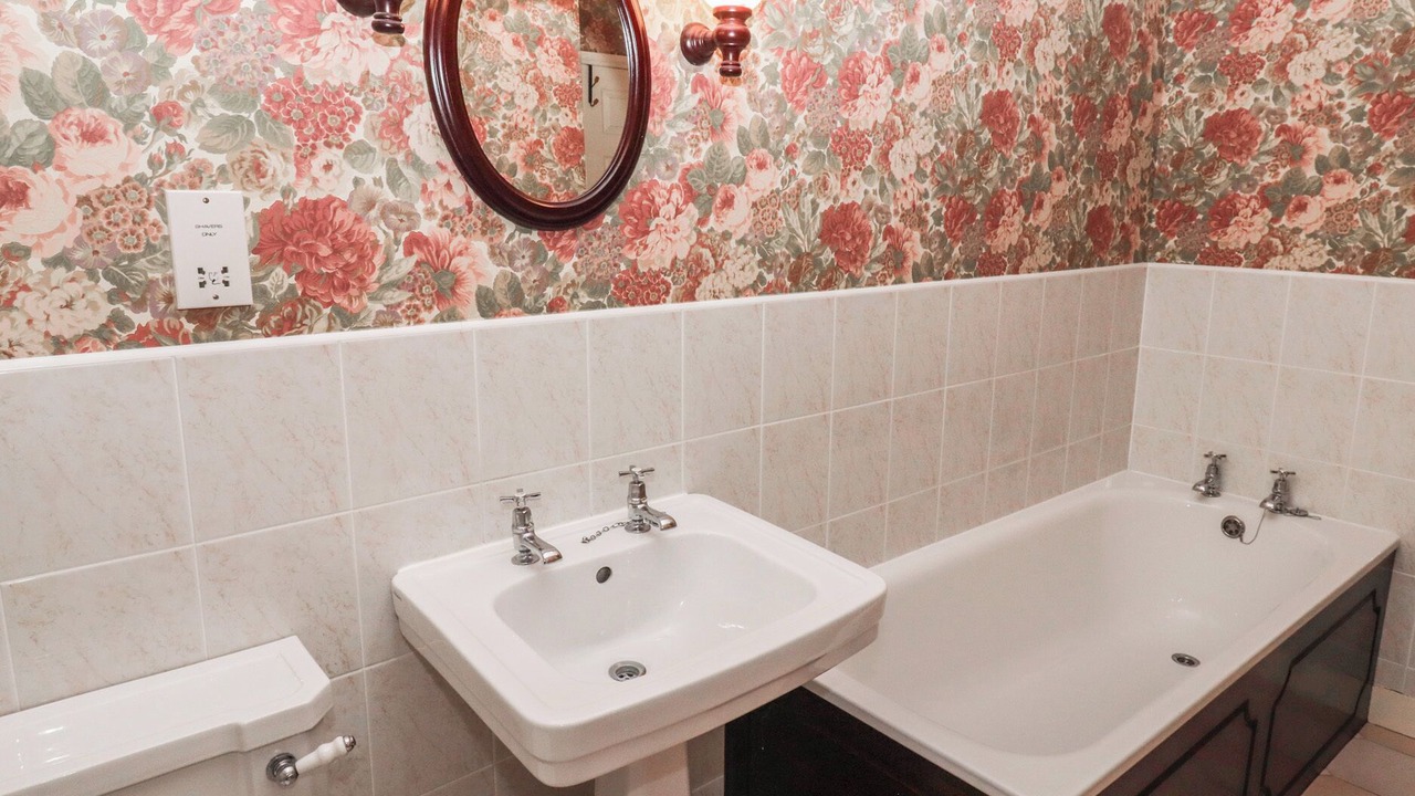 Photo of Bathroom in Akeld