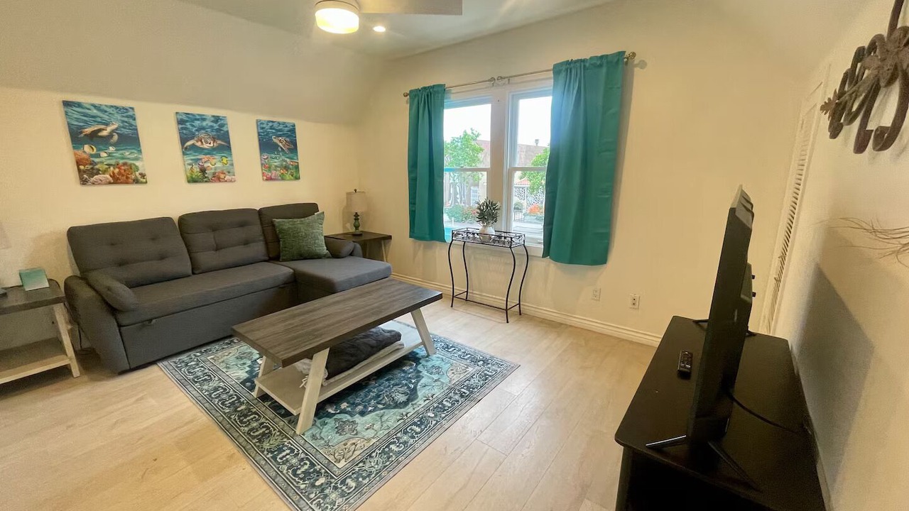 Photo of Livingroom in University Heights