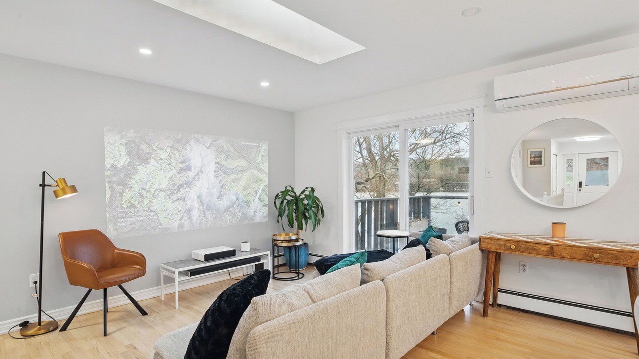 Photo of Livingroom in Fall River