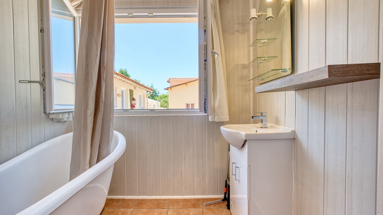 Photo of Bathroom in Bergerac