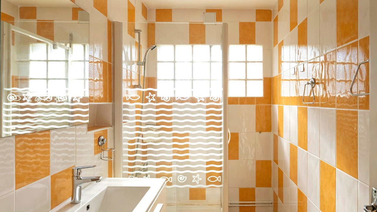 Photo of Bathroom in Lesperon