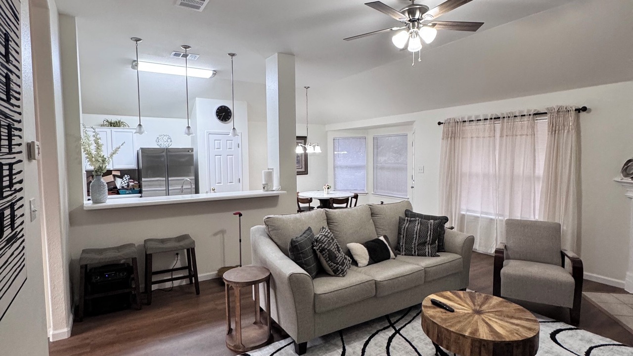 Photo of Livingroom in Hutto