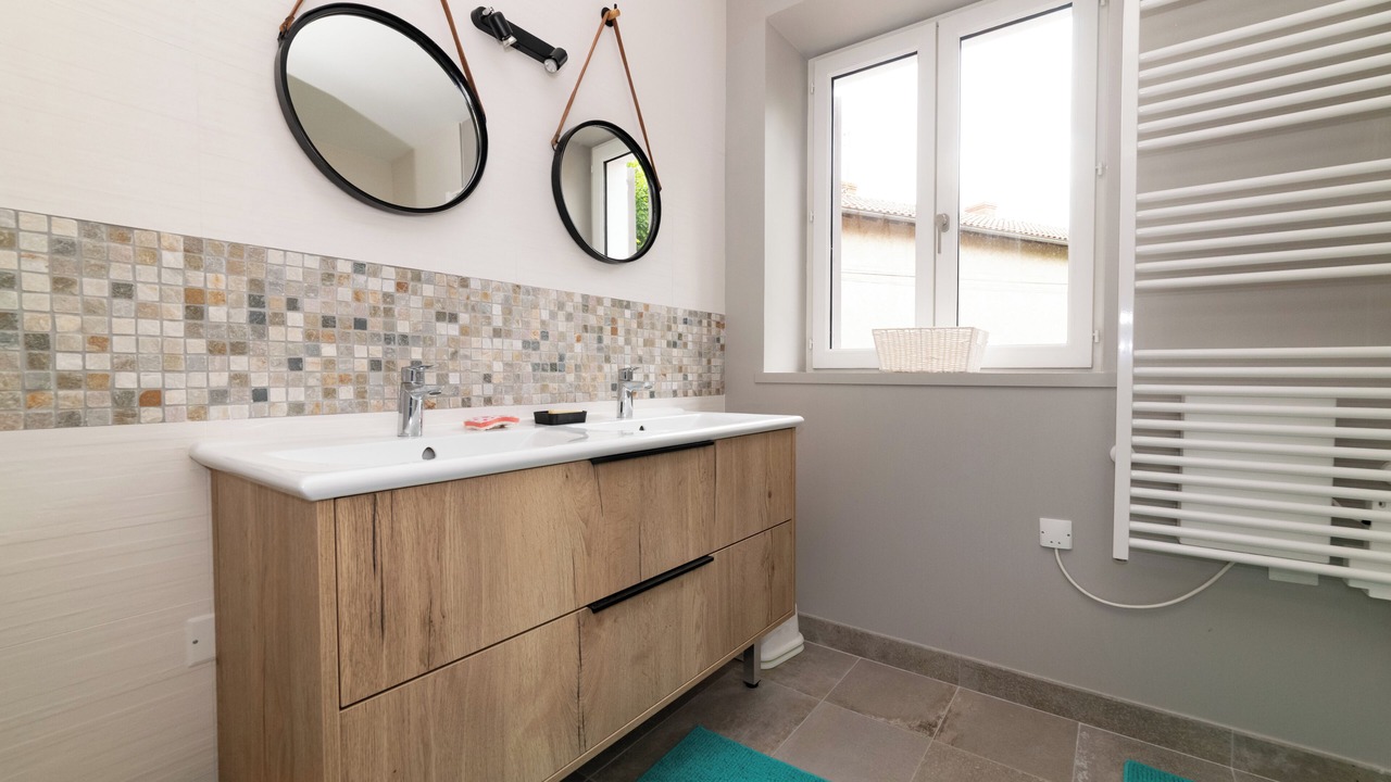 Photo of Bathroom in Julienas