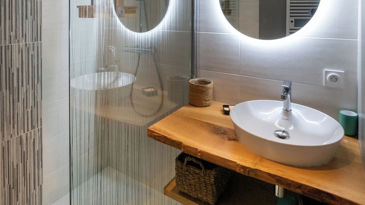 Photo of Bathroom in Julienas