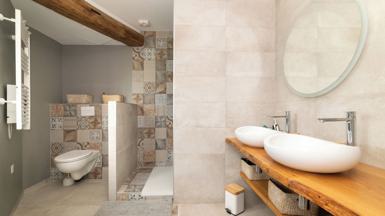 Photo of Bathroom in Julienas