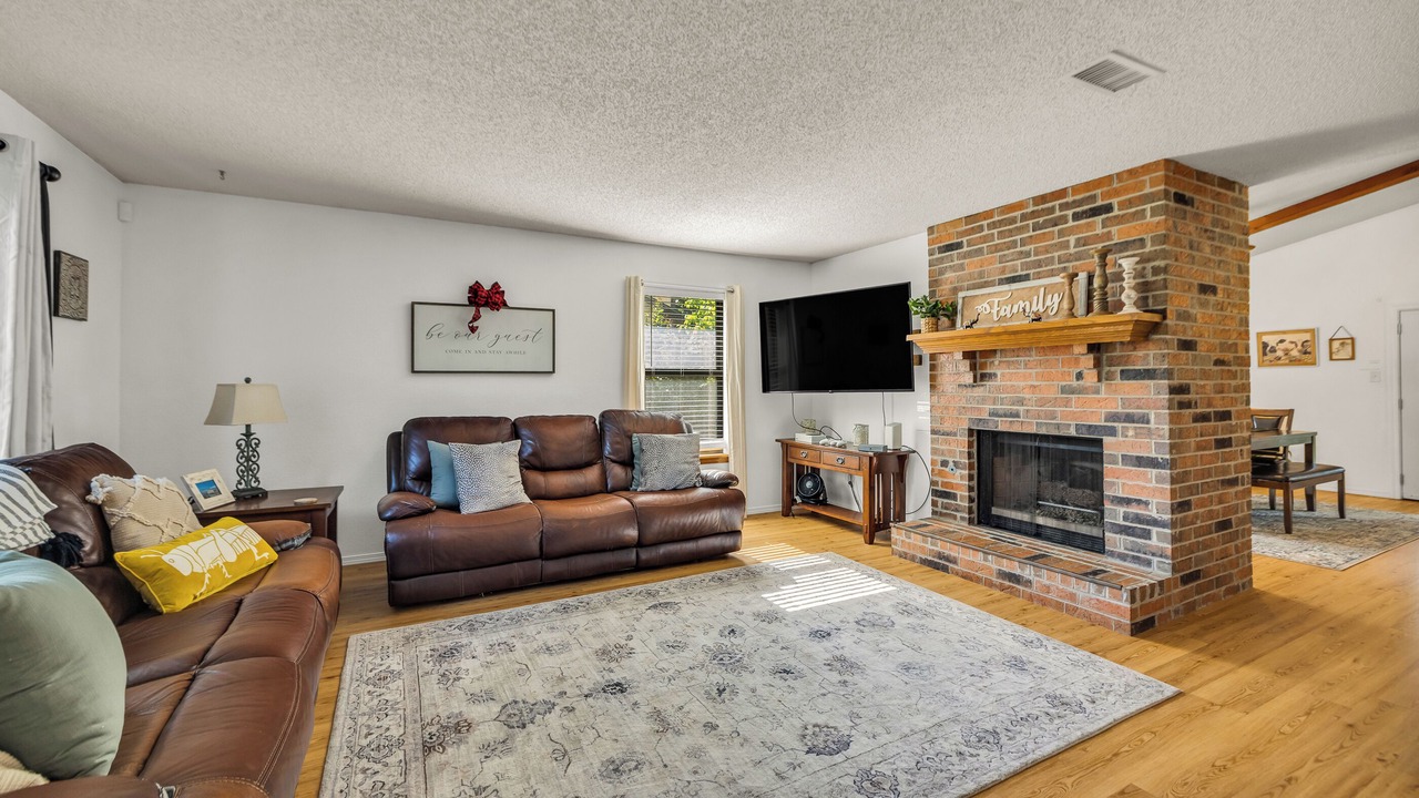 Photo of Livingroom in Broken Arrow